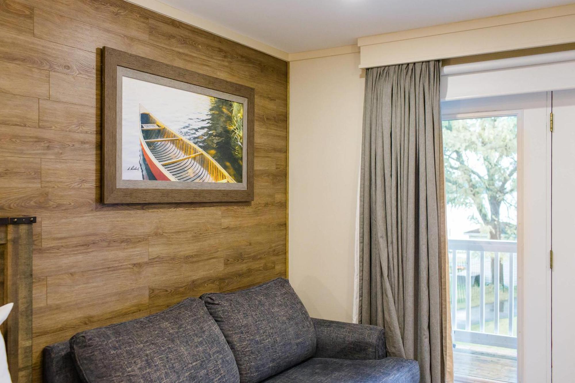 Queen Room Two Queen Beds Balcony or Lake View Non-Smoking