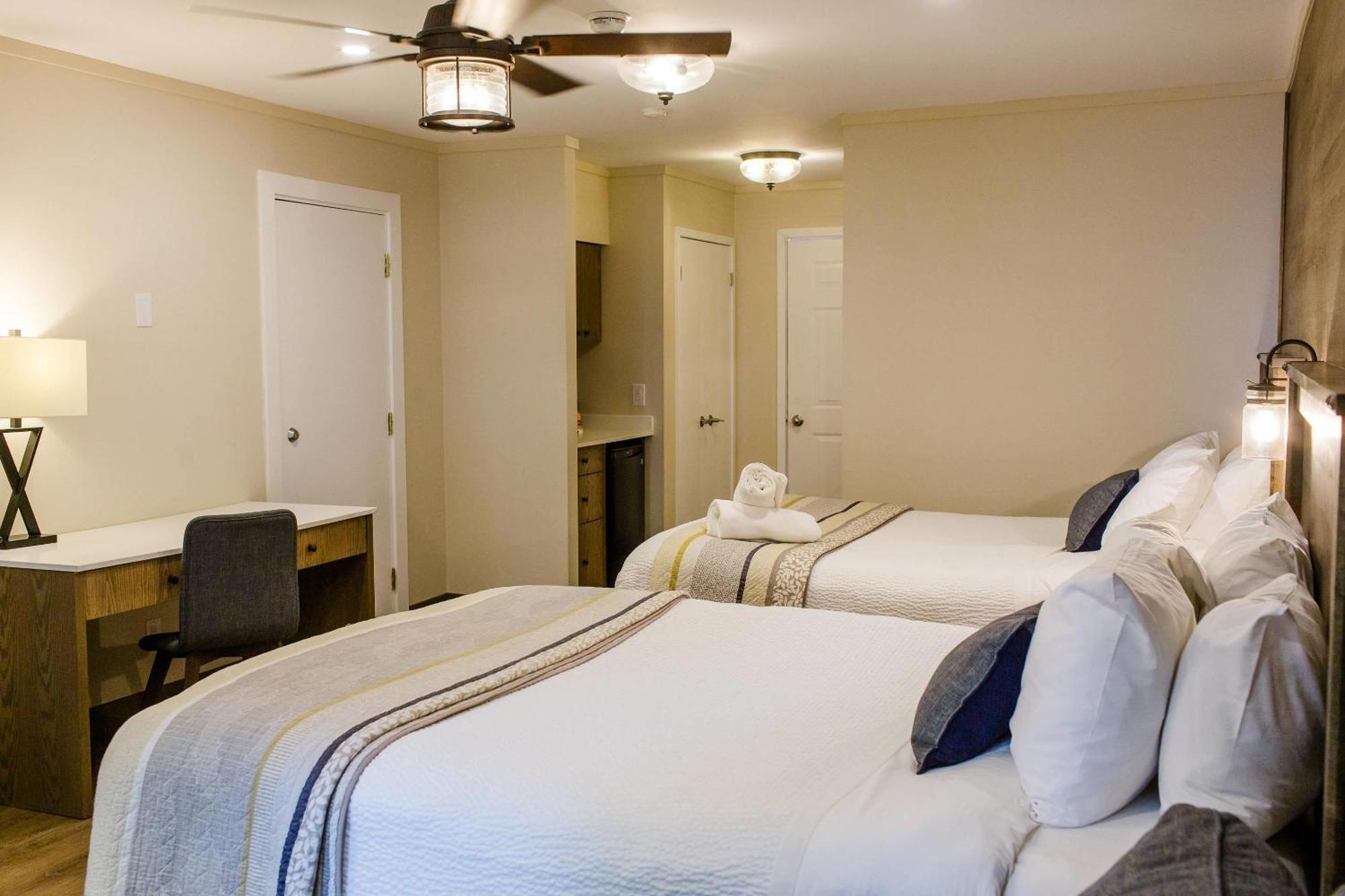 Queen Room Two Queen Beds Balcony or Lake View Non-Smoking